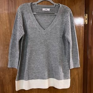 Jack by BB Dakota grey and white v-neck sweater. Size M, Relaxed fit. 3/4 sleeve